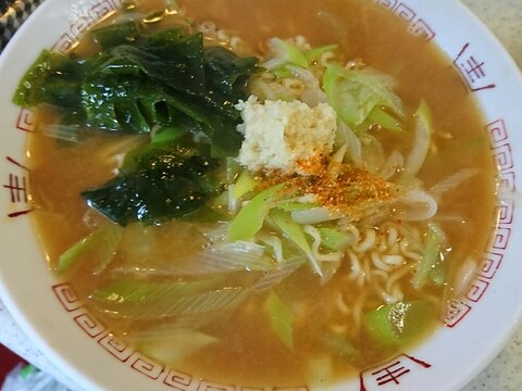 長ネギとわかめの味噌ラーメン